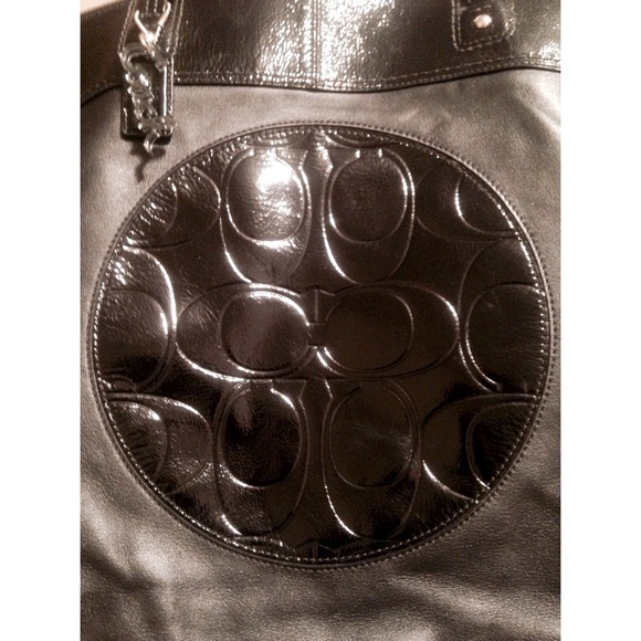 🚫Sold🚫Coach Zipper top Tote Black leather - Picture 4 of 4