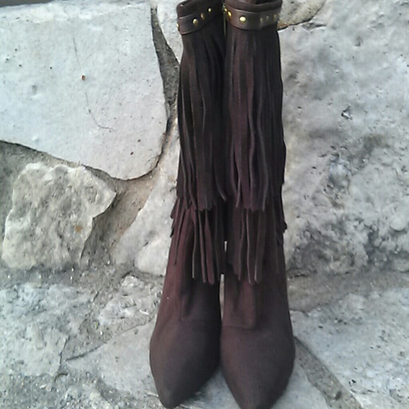 Beautiful brown fringe boots! - Picture 3 of 3