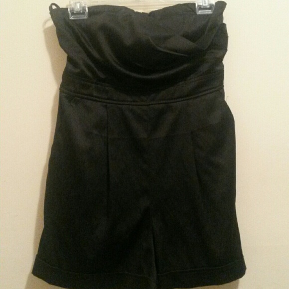 Black short jumper