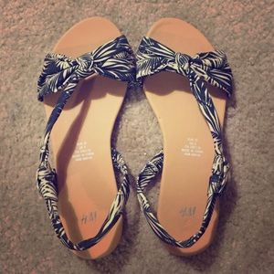 Brand New H&M Black & Tan Print Sandals