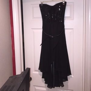 Black high low sequence dress.