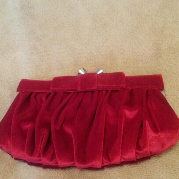 Red Bebe clutch😋