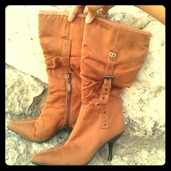 Brown boots - Picture 1 of 2