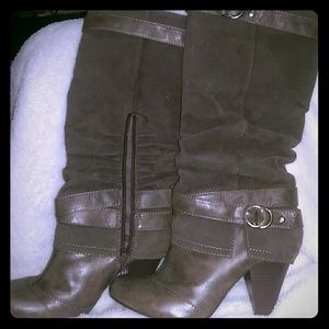 Fergalicious Cashia boots sz 8.5
