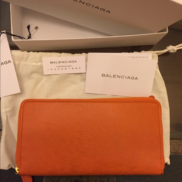 *SOLD ON TRADESY**NIB Balenciaga Giant Zip Wallet - Picture 3 of 4