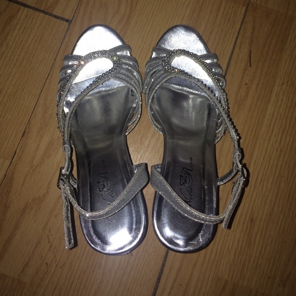 size 8.5 high heels - Picture 3 of 4