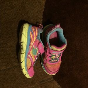Toddlers light up Skechers size 9