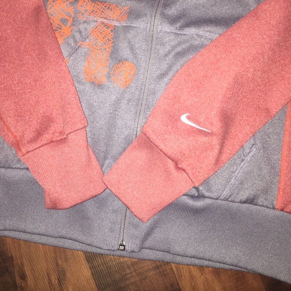 Nike - Picture 2 of 3