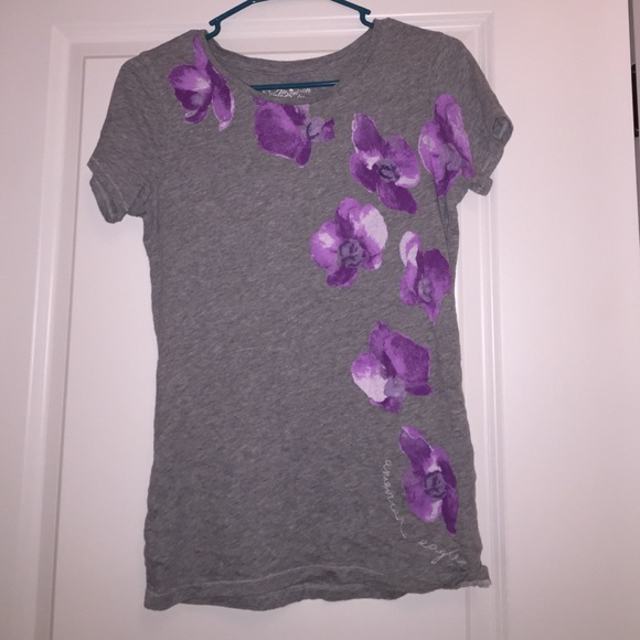 Flower design American Eagle shirt