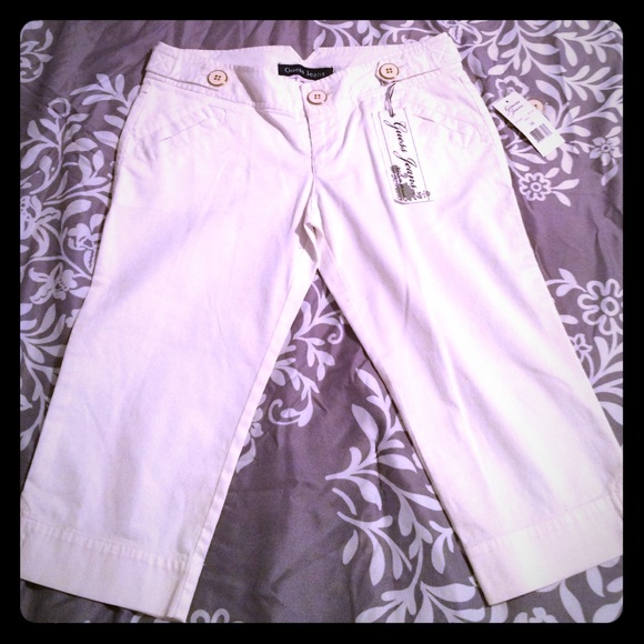 NEW! White Guess Stretch Capris Size 26