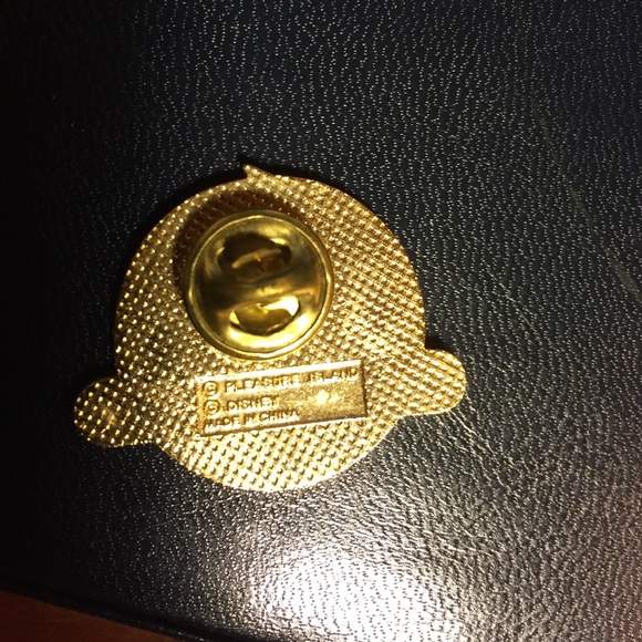 Rare and Vintage DISNEY pleasure Island pin - Picture 2 of 2