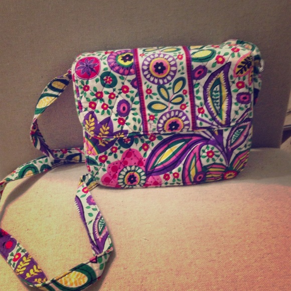 Adorable Vera Bradley Crossbody purse!