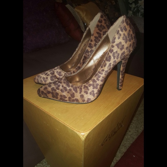 Shoefabulous Faux Calfskin Brown Leopard Pumps 8.0