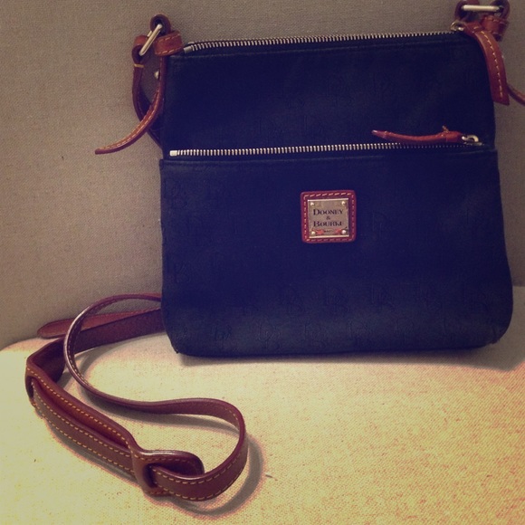 Super cute Doney and Bourke Crossbody purse!