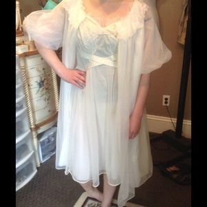 REDUCED VINTAGE NIGHTGOWN/NEGLIGEE/ROBE