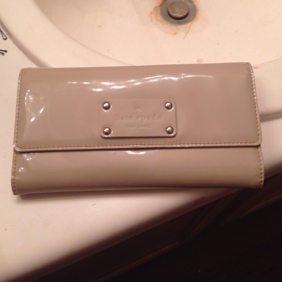 Kate Spade Wallet. Nude/light tan color.