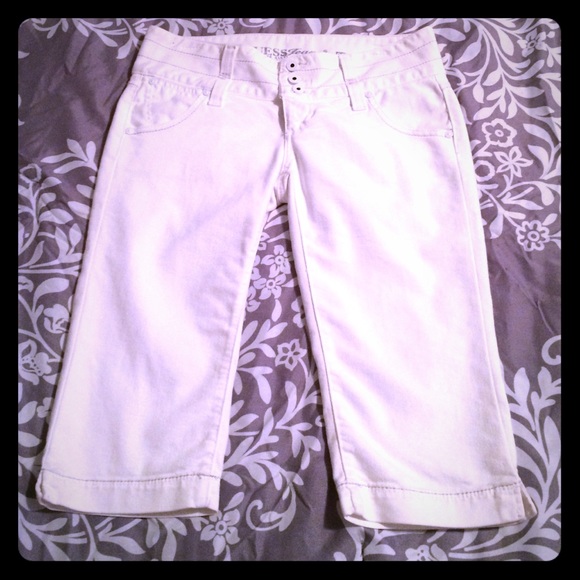 White Guess Stretch Bermuda Shorts Size 27