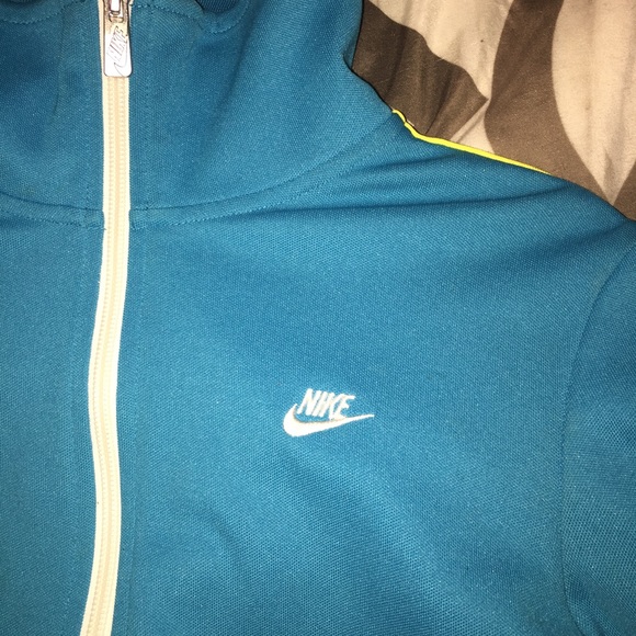 Nike windbreaker jacket - Picture 2 of 3