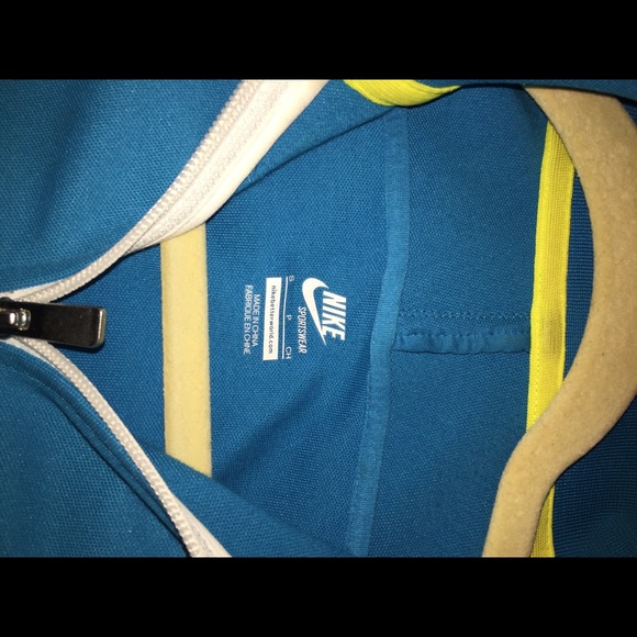 Nike windbreaker jacket - Picture 3 of 3
