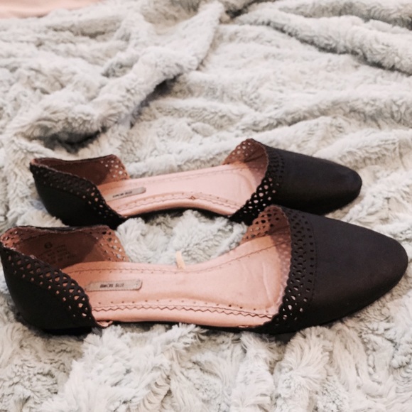 SOLD. Black cut out flats - Picture 2 of 4