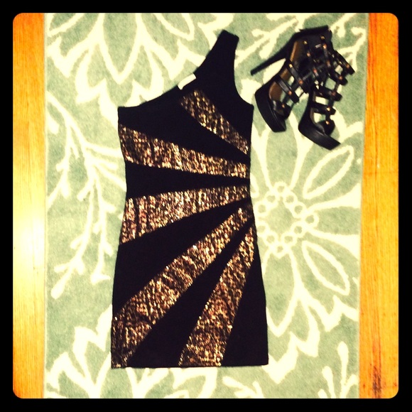 One shoulder black/animal print mini dress!