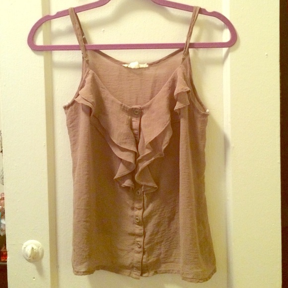 ❌SOLD❌Button front ruffle tank
