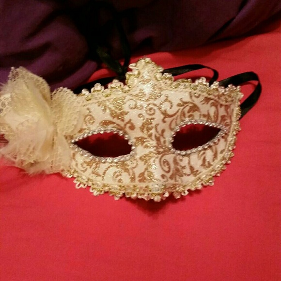 Regal Mardi Gras Mask