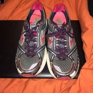Size 10 Brooks Ghost 6 running shoes