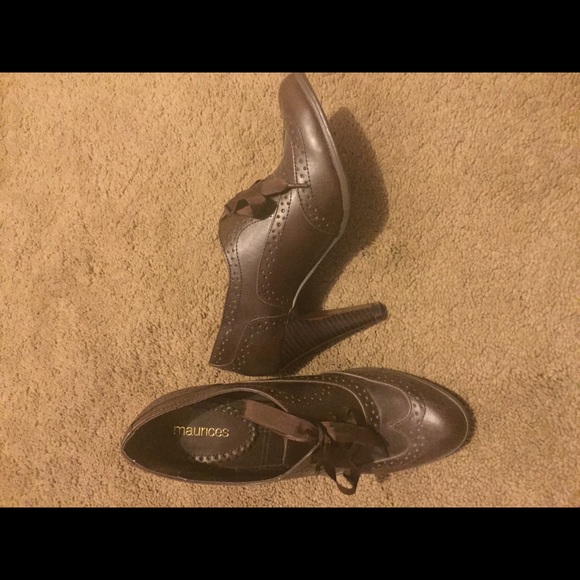 ❤️SOLD❤️Brown, three-inched oxfords