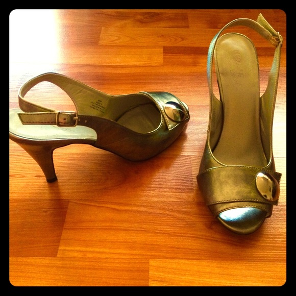 Beautiful silver open toe sling back shoes