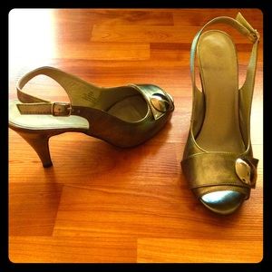 Beautiful silver open toe sling back shoes