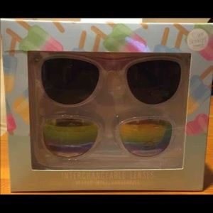 Interchangeable sunglasses