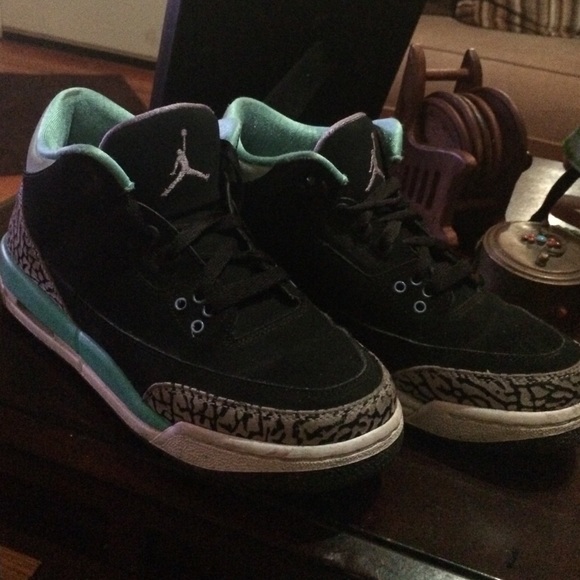 Im selling Jordan 3s came out August 2014