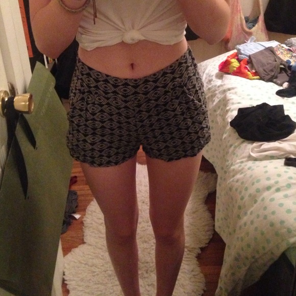 KIRA SHORTS LIKE NEW BRANDY MELVILLE