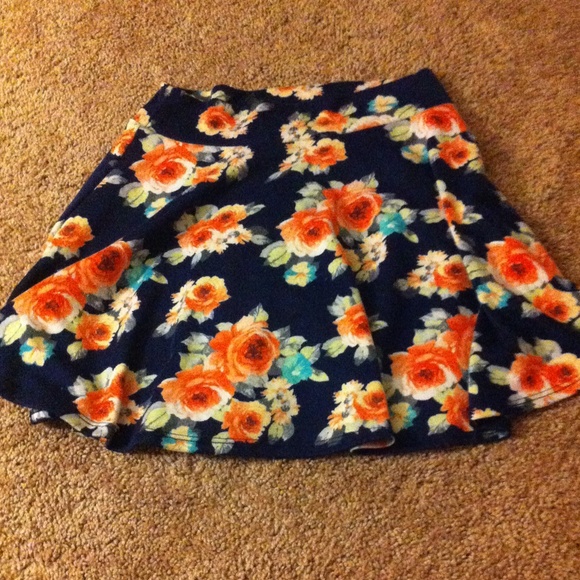 🌸ADORABLE FLORAL SKIRT🌸