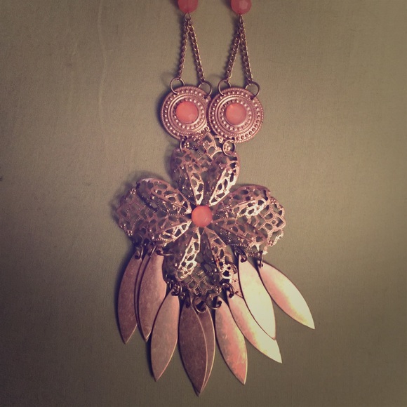 Loose leaf flower necklace
