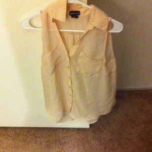Gorgeous peach colored sheer top👼
