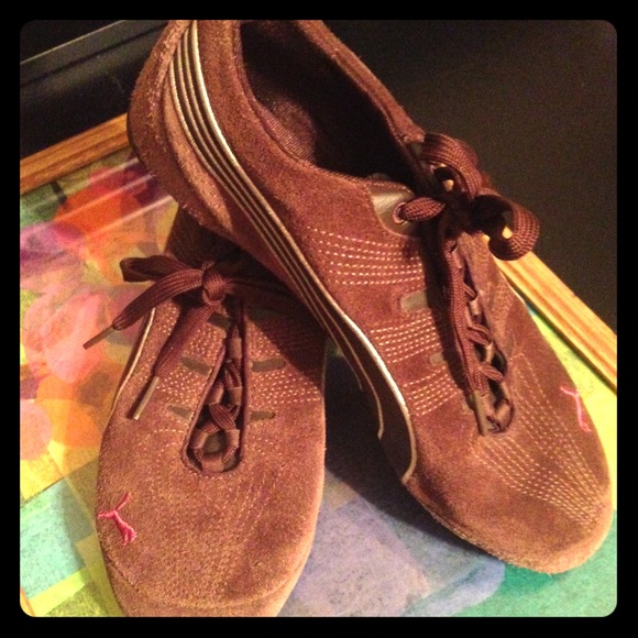 Puma casual tennis shoes