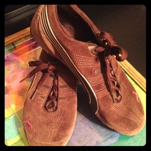 Puma casual tennis shoes