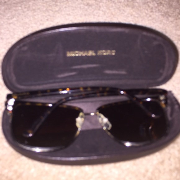 Micheal Kors sunglasses - Picture 2 of 4
