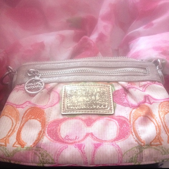 🍭 Authentic Coach Poppy wristlet 🍭 ↪️REDUCED
