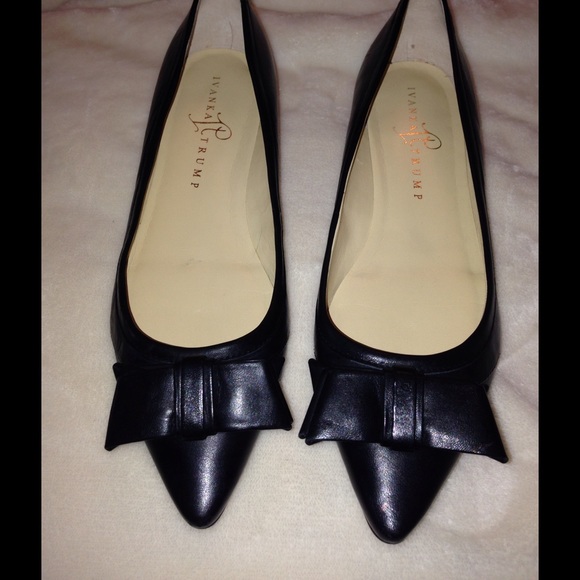Ivanka Trump black bow flats