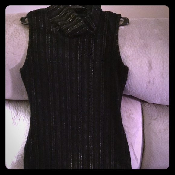 Sleeveless turtleneck sweater