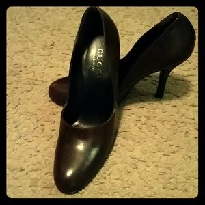 *SOLD*Gucci Dark Brown Leather Pumps
