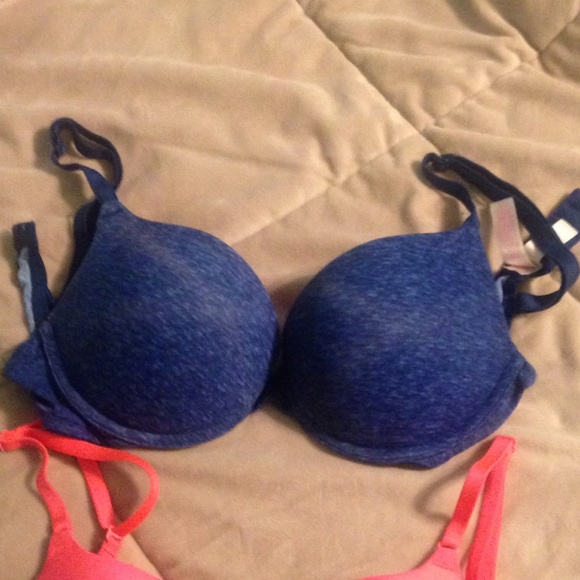 VS pink bras