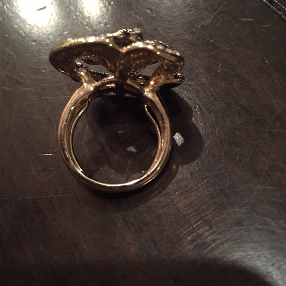 Flower ring - Picture 2 of 2