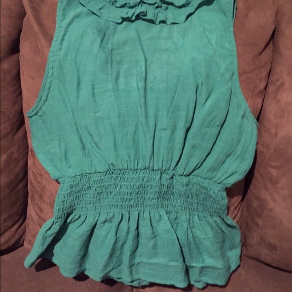 ❌SOLD!❌Ruffle detail sleeveless top 👚 - Picture 5 of 5