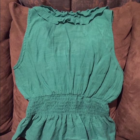 ❌SOLD!❌Ruffle detail sleeveless top 👚 - Picture 4 of 5