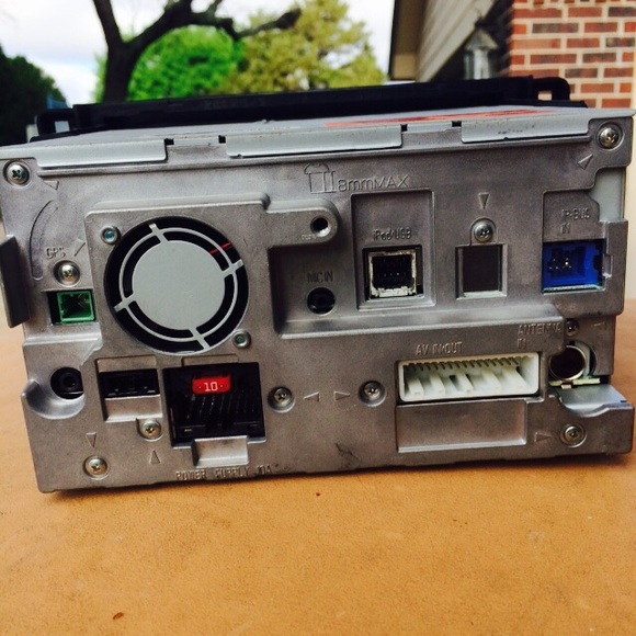 Car audio - Picture 2 of 4