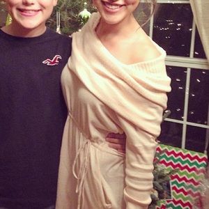 $1 shipping!! Victoria Secret Sweater Dress 🎀